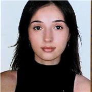 Maestra de Infantil y Primaria capacitada para la enseñanza.